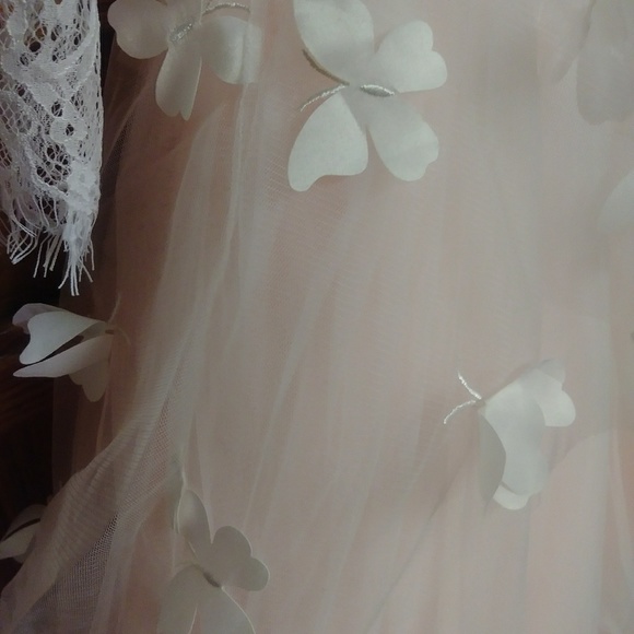 Light pink butterfly dress - Picture 6 of 8